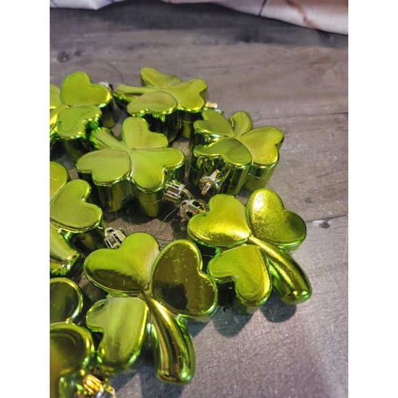 Shiny green Saint Patrick's Day Clover ornament set - Picture 3 of 5